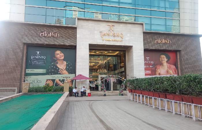 Other Tanishq Stores Nearby